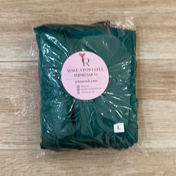 Emerald green jump suit - Picture 4 of 10